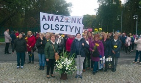 ▲	Kobiety po zabiegu mastektomii każdego roku spotykają się na dorocznej pielgrzymce do Częstochowy. W tym roku odbyła się 20., jubileuszowa. 