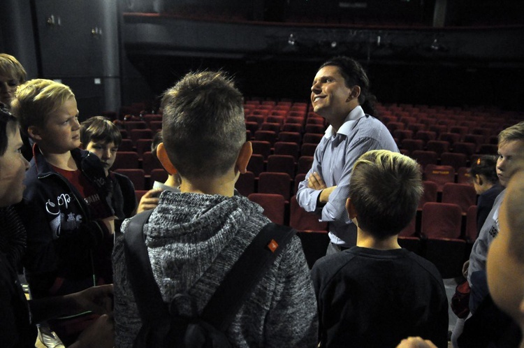 Dzieci z Miastka z wizytą w koszalińskim teatrze