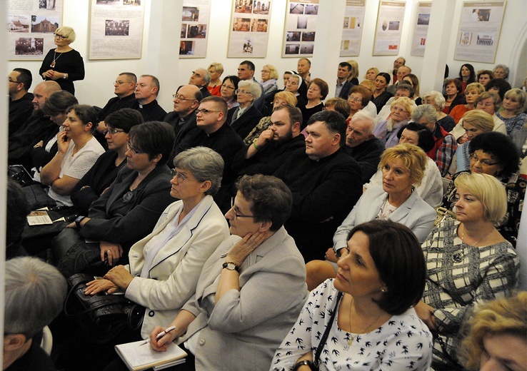 Wystawa o bł. Honoracie Koźmińskim w Pułtusku