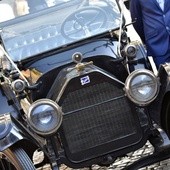 Auto z początku XX wieku było nie lada atrakcją dla fascynatów motoryzacji