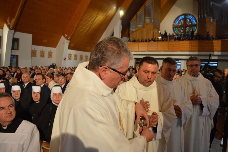 Poświęcenie świątyni oraz ołtarza św. Jana Pawła II w Nowym Targu 