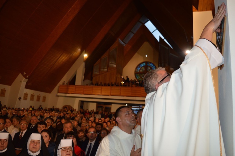 Poświęcenie świątyni oraz ołtarza św. Jana Pawła II w Nowym Targu 