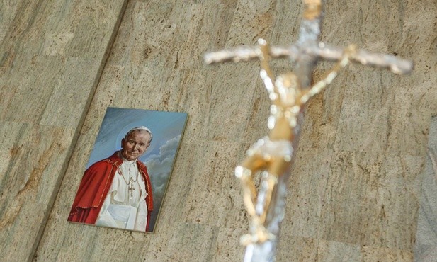 Na Zachodzie rozbiera się kościoły, a tutaj się je buduje