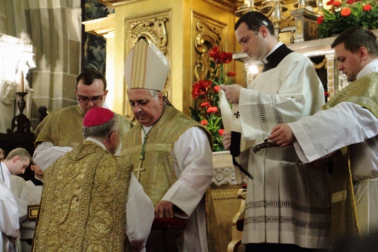 Uroczystość nałożenia paliusza abp. Markowi Jędraszewskiemu