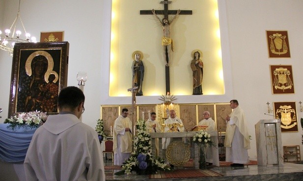 Po Eucharystii na zakończenie peregrynacji w parafii św. Antoniego z Padwy, proboszcz ks. Janusz Kopczyński dziękował parafianom za przygotowania i pięknie, duchowo przeżyty czas nawiedzenia