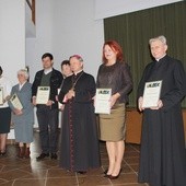 Bp Henryk Tomasik wręczył dyplomy z podziękowaniem za dotychczasową współpracę z Duszpasterstwem Rodzin