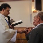 Wprowadzenie relikwii św. Jana Pawła II do parafii w Bobrownikach