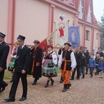 Wprowadzenie relikwii św. Jana Pawła II do parafii w Bobrownikach