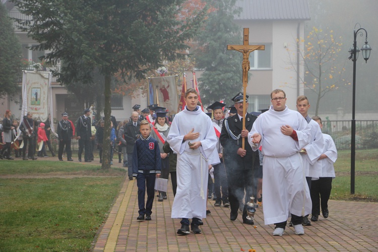 Wprowadzenie relikwii św. Jana Pawła II do parafii w Bobrownikach