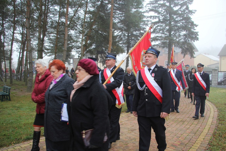 Wprowadzenie relikwii św. Jana Pawła II do parafii w Bobrownikach