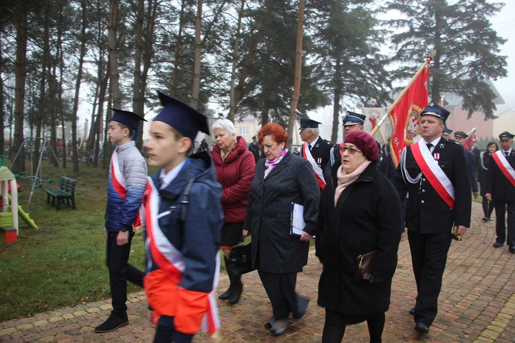 Wprowadzenie relikwii św. Jana Pawła II do parafii w Bobrownikach