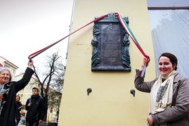 ▲	Urszula Zuzanna Kovacs (z prawej) podczas wizyty wielokrotnie przypominała o pomocy, jaką legniczanie wsparli jej rodaków.