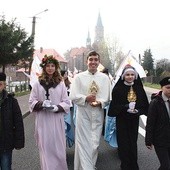 ▲	W libiąskim pochodzie bierze udział kilkaset osób.