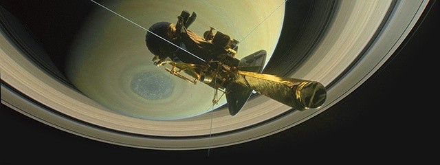 Sonda Cassini wykonała pierwszy w historii przelot między Saturnem a jego pierścieniami