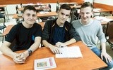 ▲	Paweł Żyła, Mateusz Jakubina i Paweł Grajczyk są ministrantami  już od prawie  10 lat. Zdecydowali się przyjechać na kurs ceremoniarza, żeby pomagać w przygotowaniu uroczystości i… zapobiegać zabawnym wpadkom.