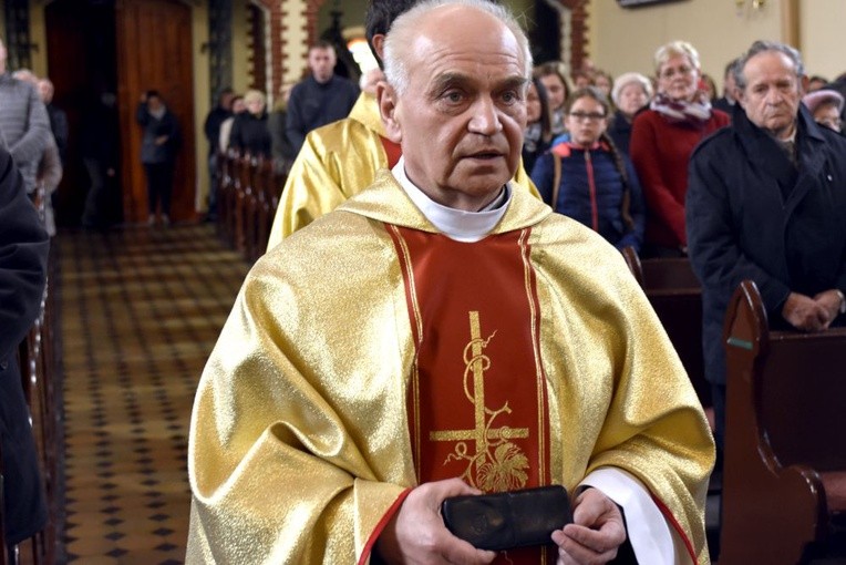 Msza św. z relikwiami bł. ks. Jerzego Popiełuszki