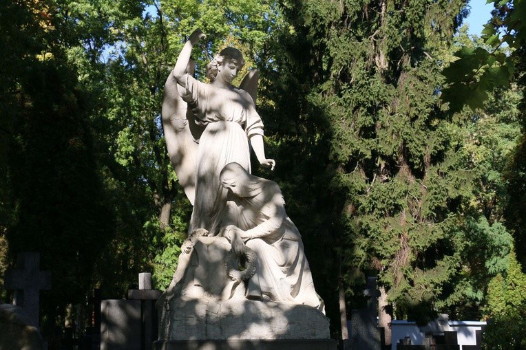 Czuwający anioł na cmentarzu przy ul. Lipowej w Lublinie