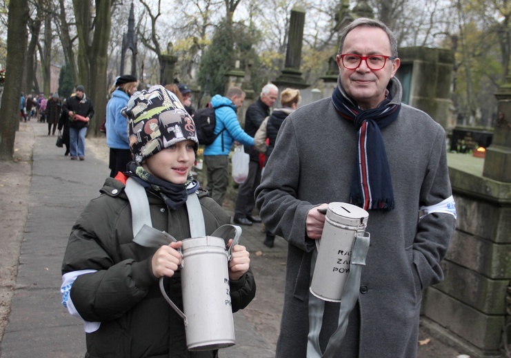 Kwestowali na Powązkach po raz 43.