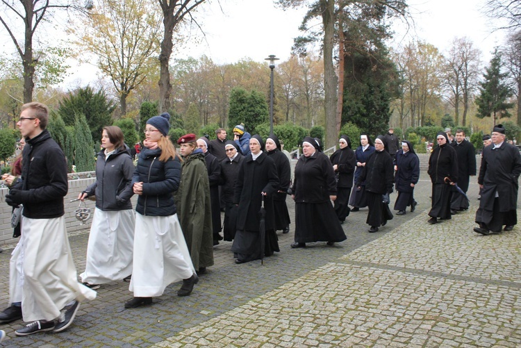 Nabożeństwo na cmentarzu Centralnym w Gliwicach