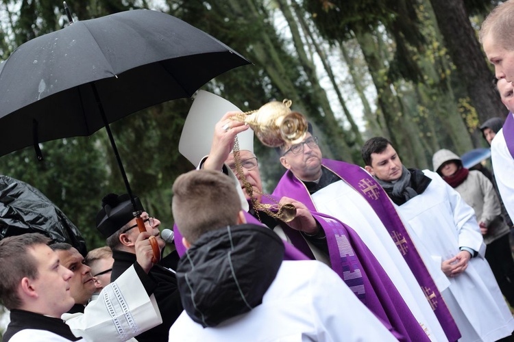 Obchody Wszystkich Świętych na cmentarzu komunalnym w Koszalinie