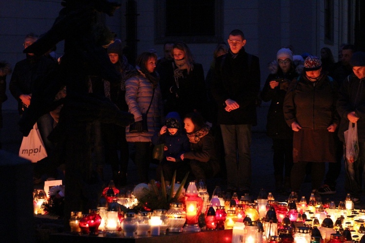 Uroczystość Wszystkich Świętych na cmentarzu Rakowickim