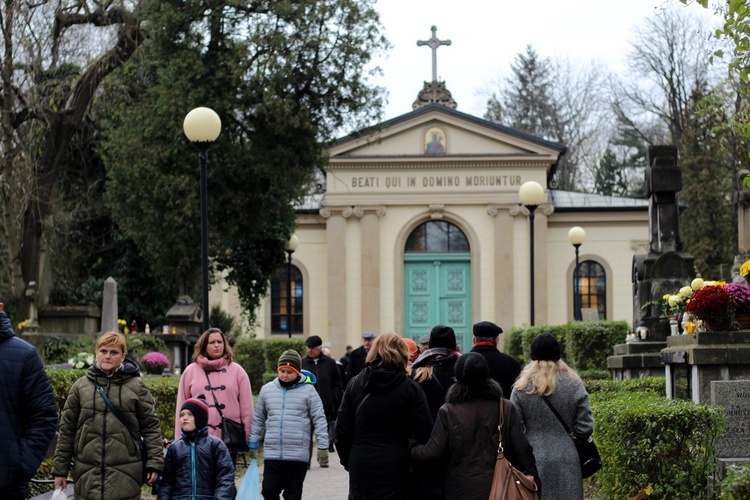 Uroczystość Wszystkich Świętych na cmentarzu Rakowickim