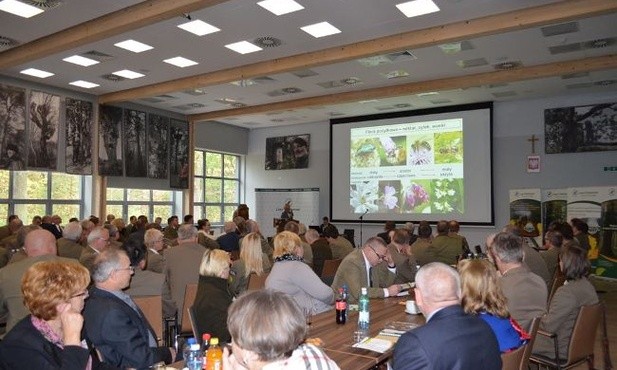 Konferencja odbyła się w Leśnym Ośrodku Edukacyjnym na terenie Nadleśnictwa Radom w Jedlni