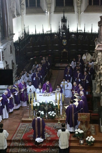 Modlitwa za zmarłych biskupów