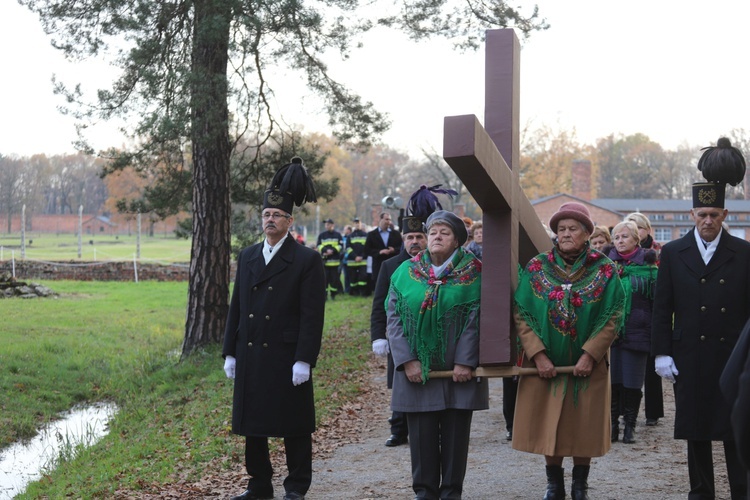 32. Droga Krzyżowa za zmarłych - w byłym KL Auschwitz-Birkenau - 2017