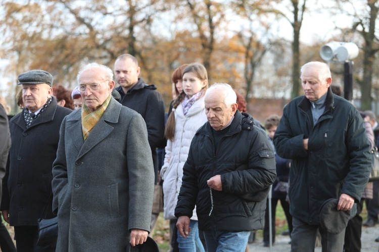 32. Droga Krzyżowa za zmarłych - w byłym KL Auschwitz-Birkenau - 2017