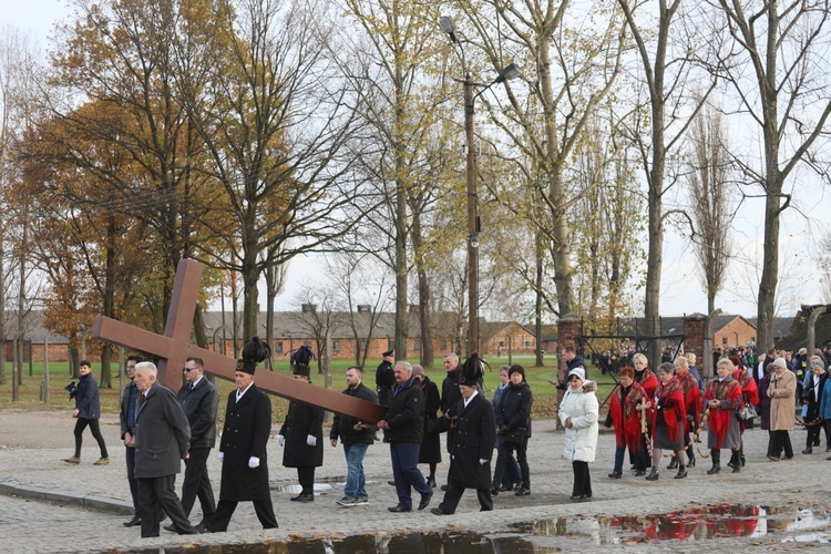 32. Droga Krzyżowa za zmarłych - w byłym KL Auschwitz-Birkenau - 2017