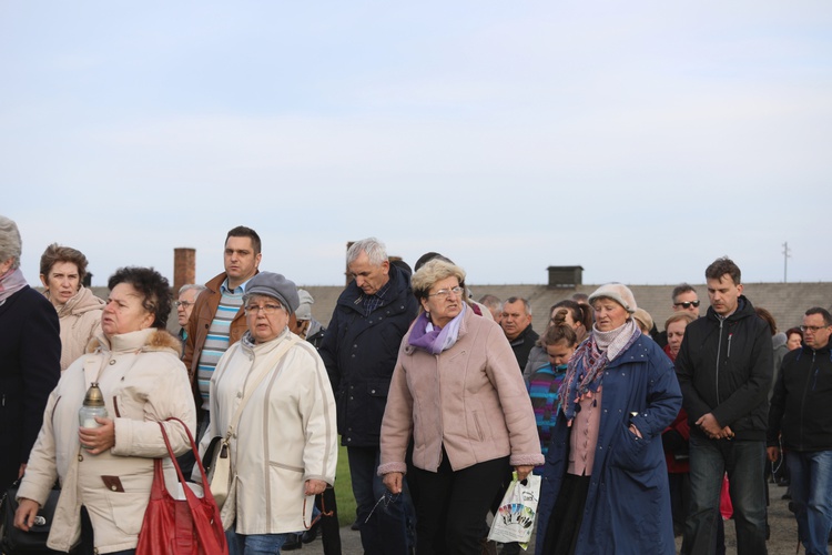 32. Droga Krzyżowa za zmarłych - w byłym KL Auschwitz-Birkenau - 2017