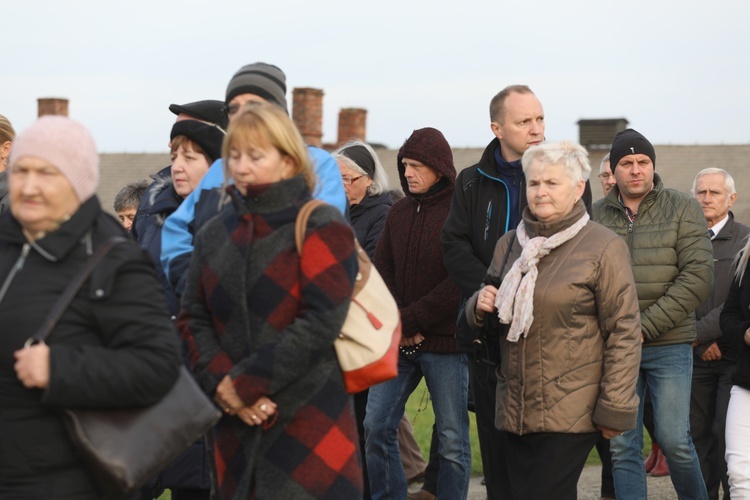 32. Droga Krzyżowa za zmarłych - w byłym KL Auschwitz-Birkenau - 2017