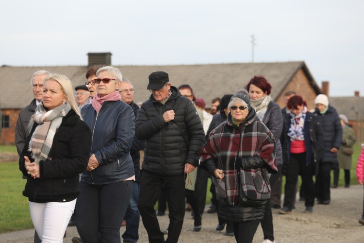 32. Droga Krzyżowa za zmarłych - w byłym KL Auschwitz-Birkenau - 2017