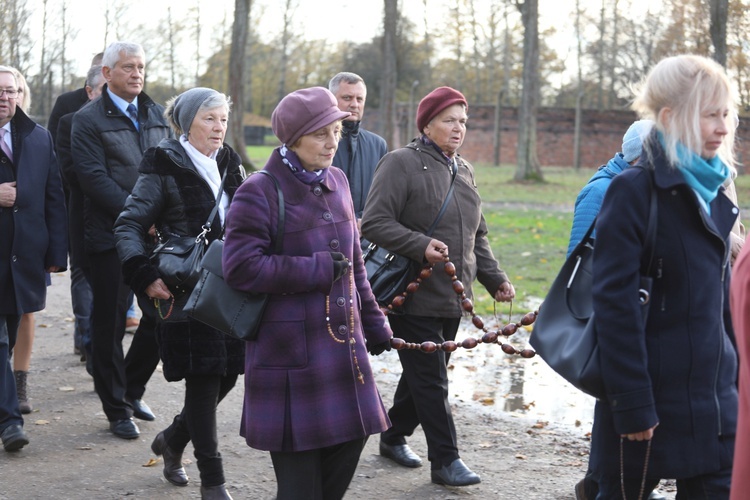 32. Droga Krzyżowa za zmarłych - w byłym KL Auschwitz-Birkenau - 2017