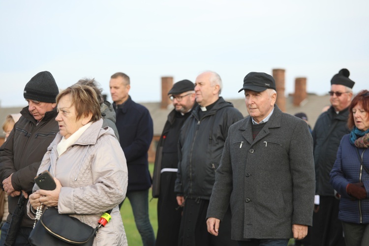 32. Droga Krzyżowa za zmarłych - w byłym KL Auschwitz-Birkenau - 2017