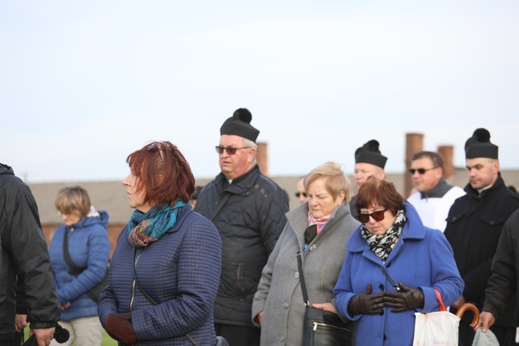 32. Droga Krzyżowa za zmarłych - w byłym KL Auschwitz-Birkenau - 2017