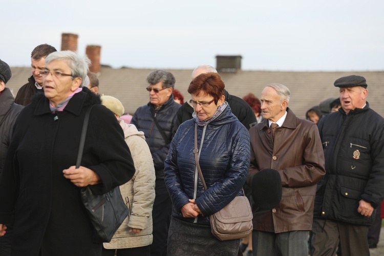 32. Droga Krzyżowa za zmarłych - w byłym KL Auschwitz-Birkenau - 2017