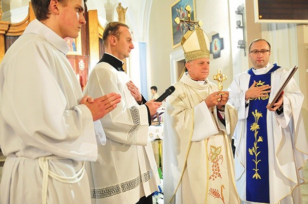 ▲	Podczas uroczystości w kościele MB Różańcowej w Puławach.