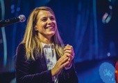 Dorota Wolska w czasie uwielbienia na tegorocznej konferencji „Serce Dawida”.