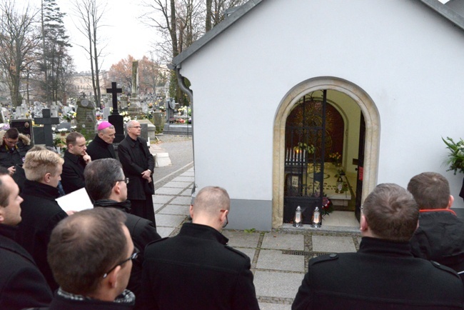 Modlitwa za zmarłych biskupów