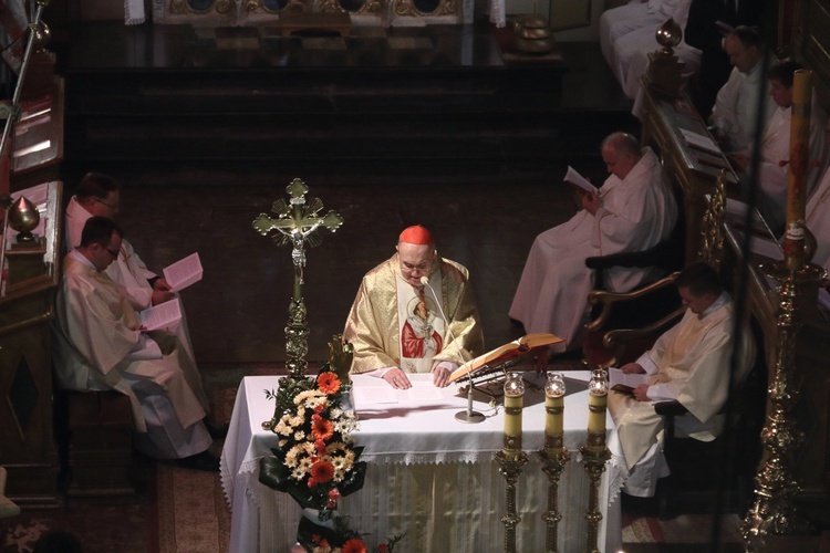 Msza św. z kard. Angelo Comastrim w Niepołomicach