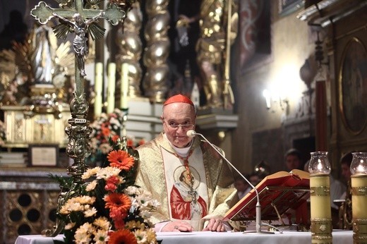 Msza św. z kard. Angelo Comastrim w Niepołomicach