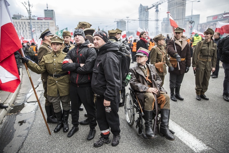 Tysiące flag pod hasłem "My chcemy Boga" 