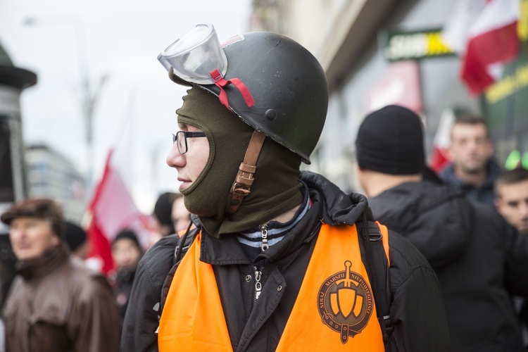 Tysiące flag pod hasłem "My chcemy Boga" 