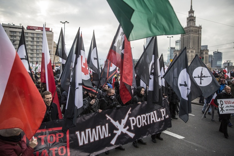 Tysiące flag pod hasłem "My chcemy Boga" 