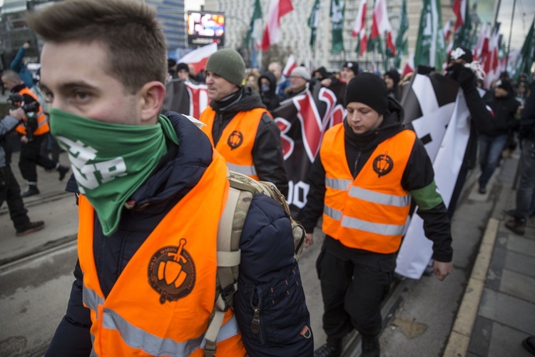 Tysiące flag pod hasłem "My chcemy Boga" 