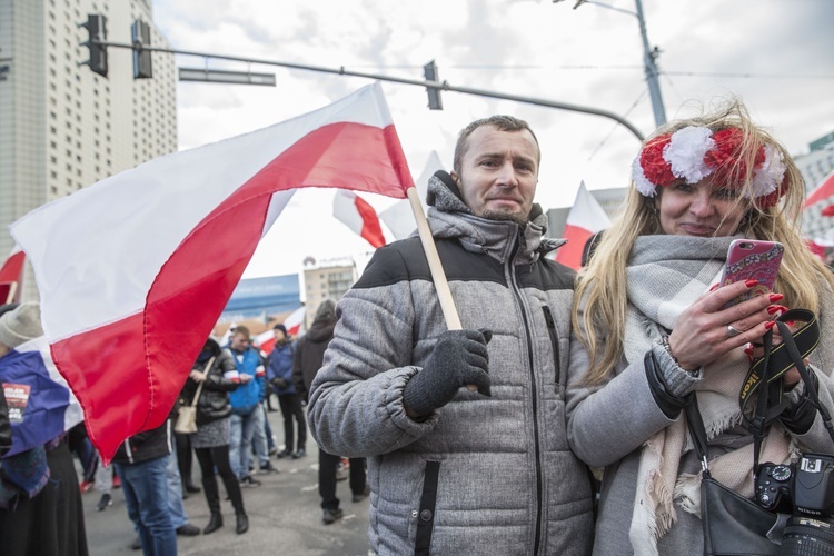 Tysiące flag pod hasłem "My chcemy Boga" 