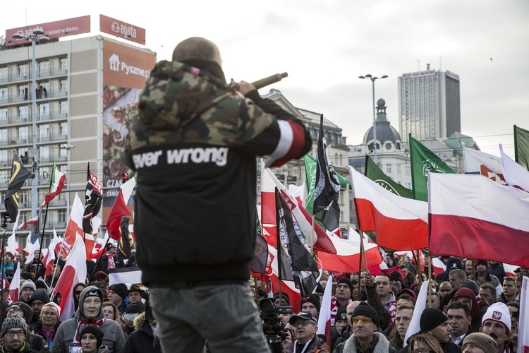 Tysiące flag pod hasłem "My chcemy Boga" 