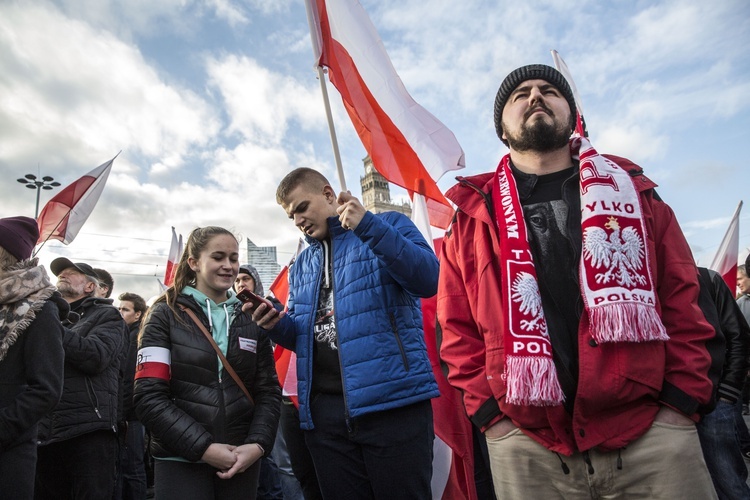 Tysiące flag pod hasłem "My chcemy Boga" 